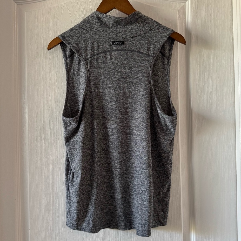 oiselle Grey Sleeveless Mock Neck Tank 12 - Picture 3 of 5